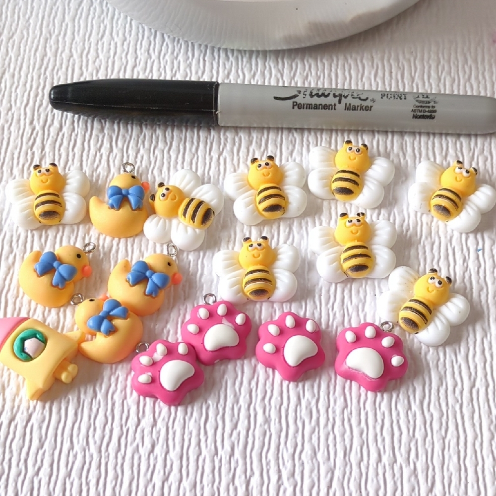 💚4/$10💚 M30 Cute Bee, Duck and Paw Charms